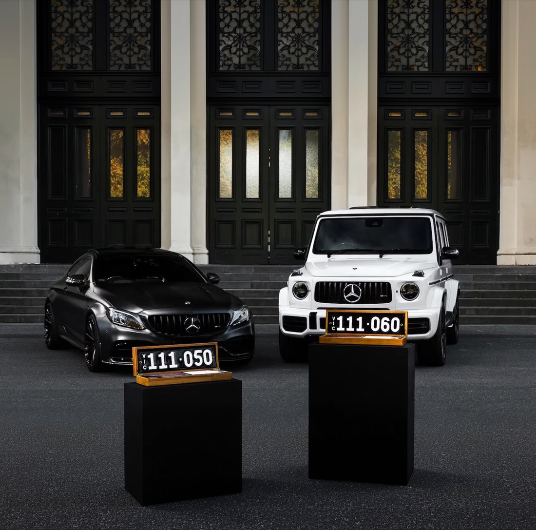 Two Mercedes-Benz displayed with Victorian Heritage number plates on plinths